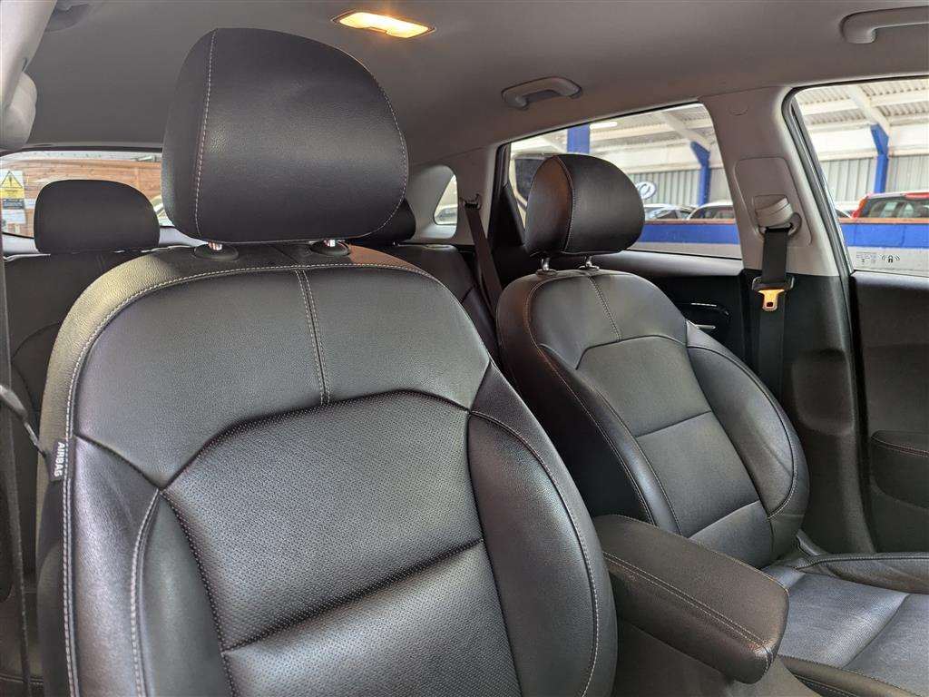 <p>2021 KIA NIRO 3 HEV S-A</p>