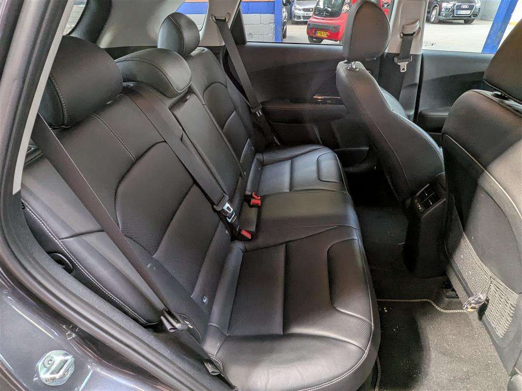 <p>2021 KIA NIRO 3 HEV S-A</p>