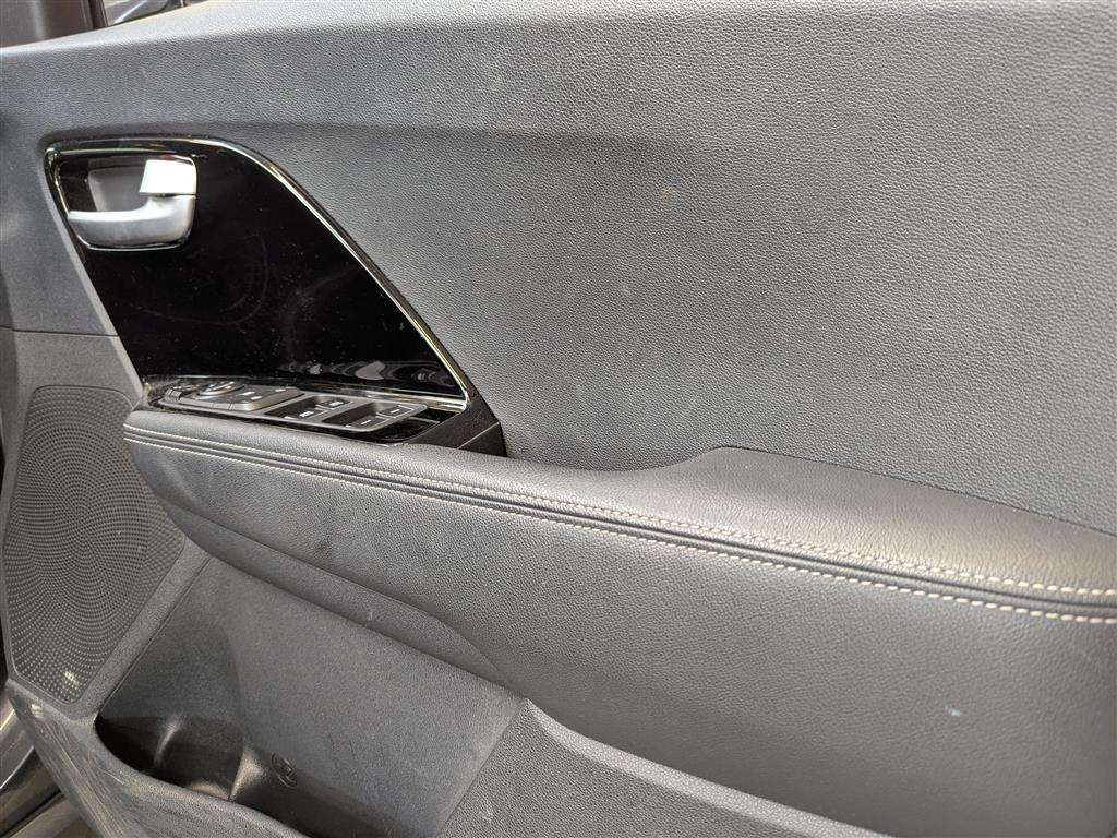 <p>2021 KIA NIRO 3 HEV S-A</p>