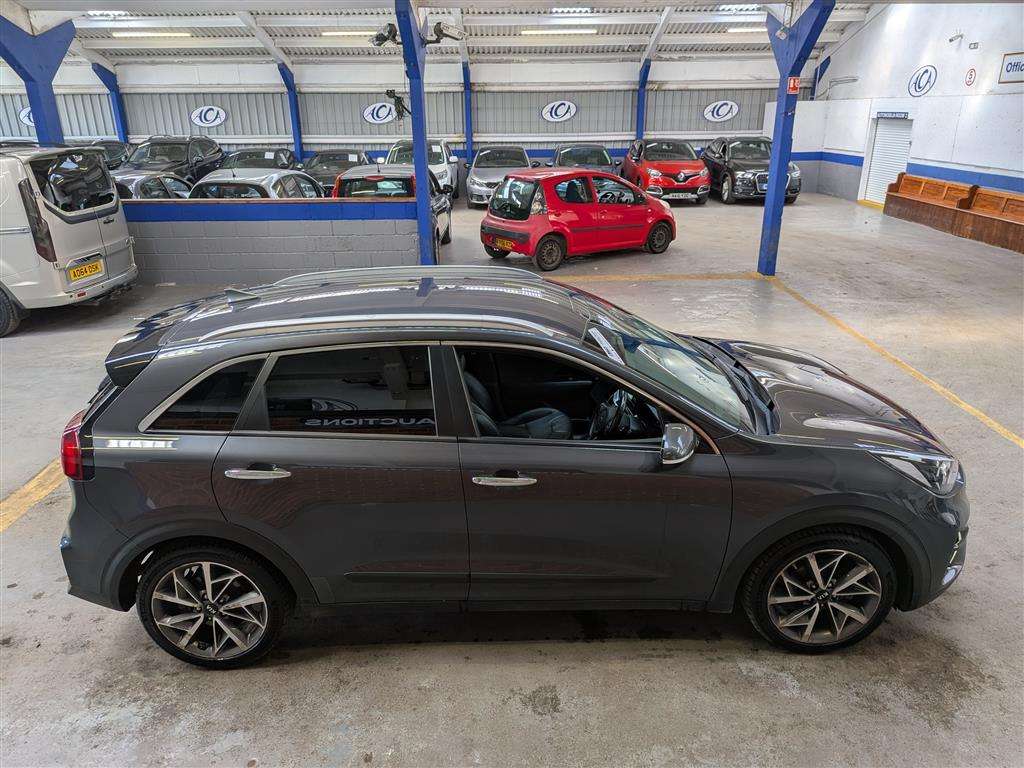 <p>2021 KIA NIRO 3 HEV S-A</p>