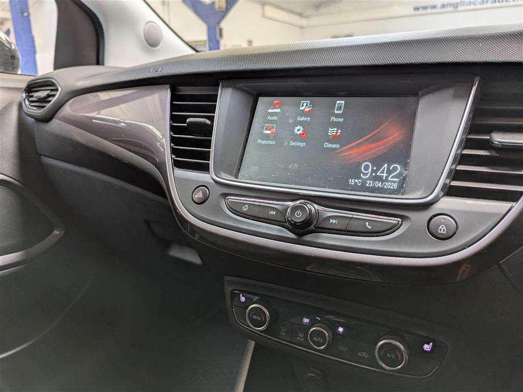 <p>2018 VAUXHALL CROSSLAND X ELITE</p>