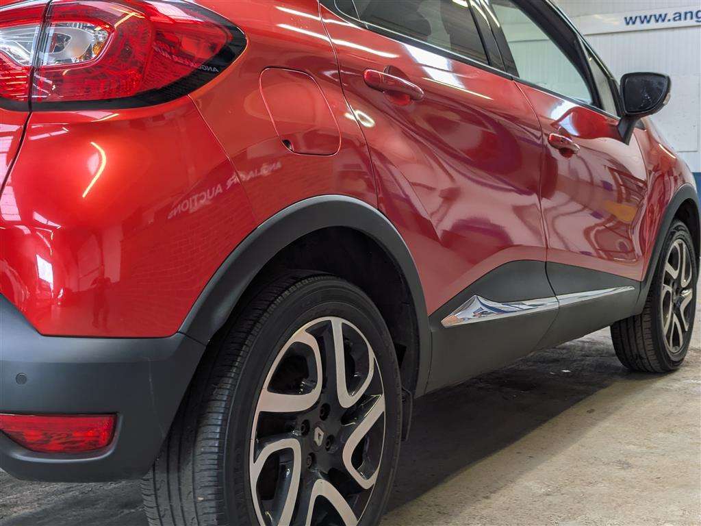 <p>2016 RENAULT CAPTUR SIGNATURE NAV TCE</p>