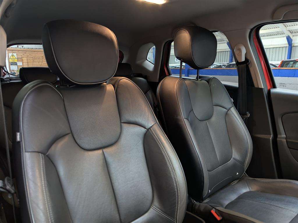<p>2016 RENAULT CAPTUR SIGNATURE NAV TCE</p>