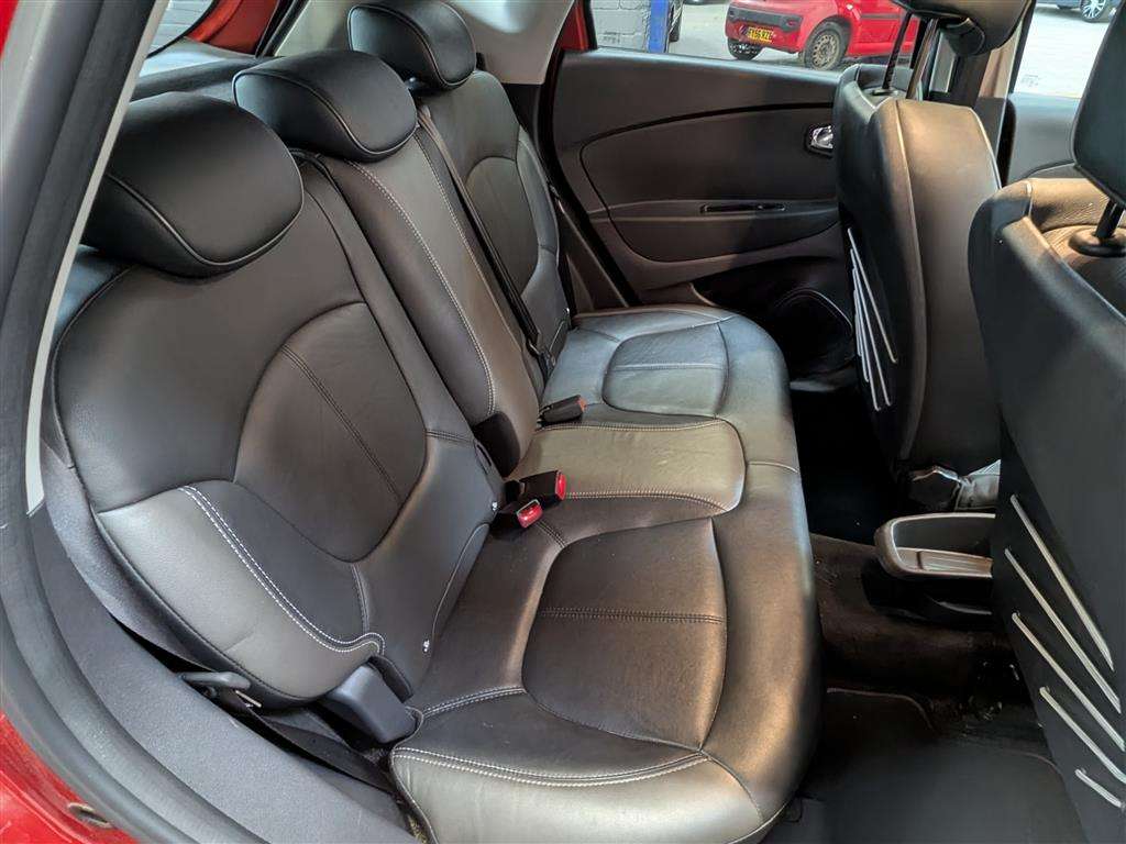 <p>2016 RENAULT CAPTUR SIGNATURE NAV TCE</p>