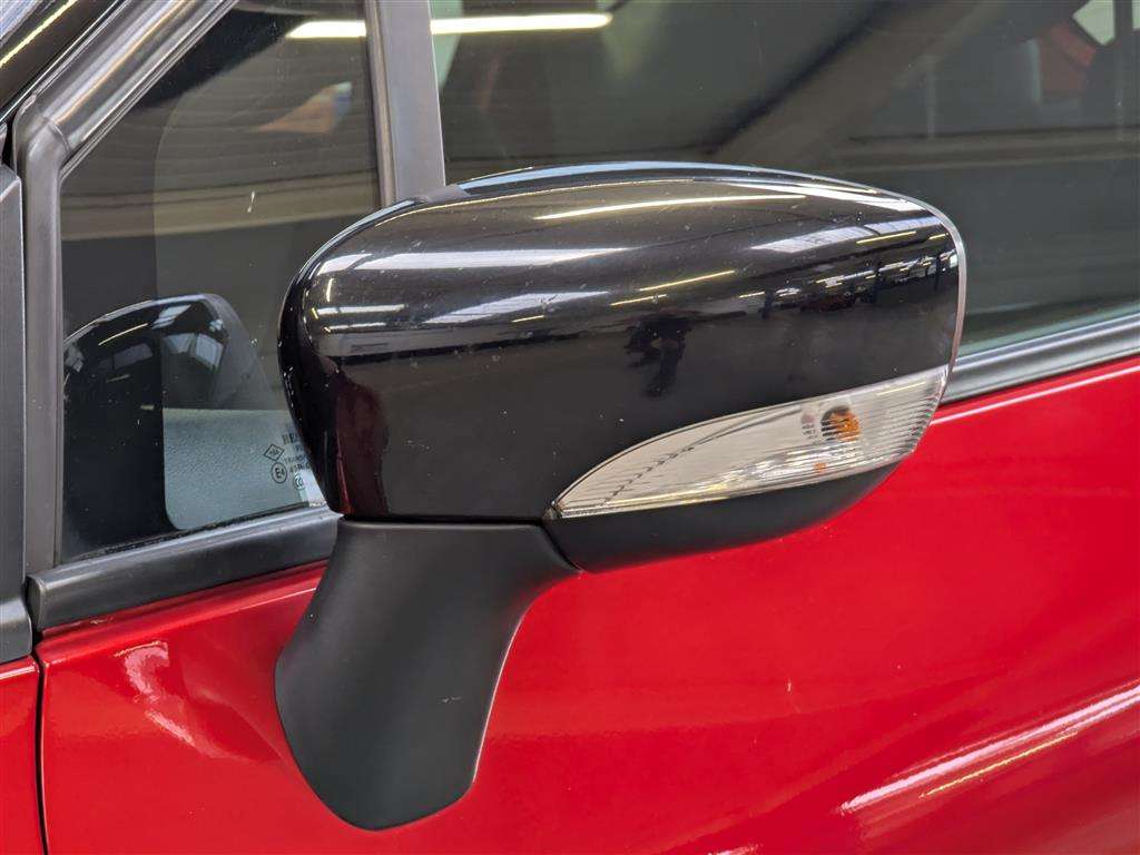 <p>2016 RENAULT CAPTUR SIGNATURE NAV TCE</p>