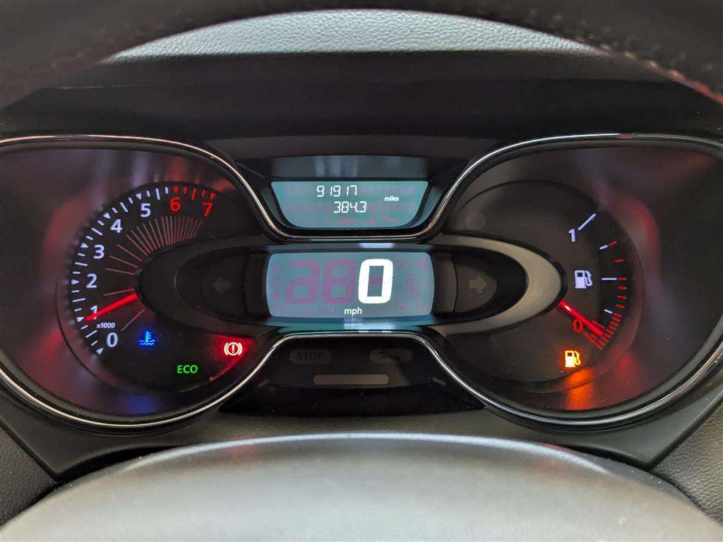 <p>2016 RENAULT CAPTUR SIGNATURE NAV TCE</p>