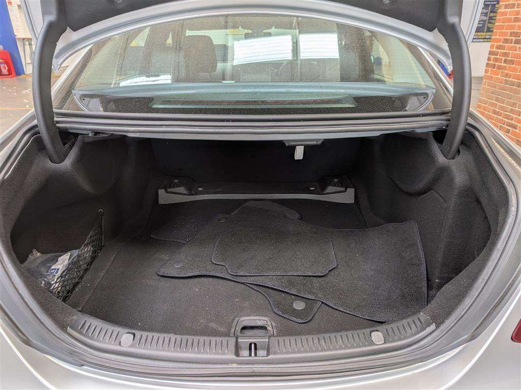 <p>2016 MERCEDES-BENZ E 220 D SE AUTO</p>