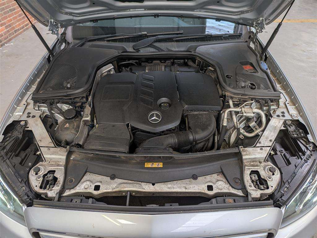 <p>2016 MERCEDES-BENZ E 220 D SE AUTO</p>