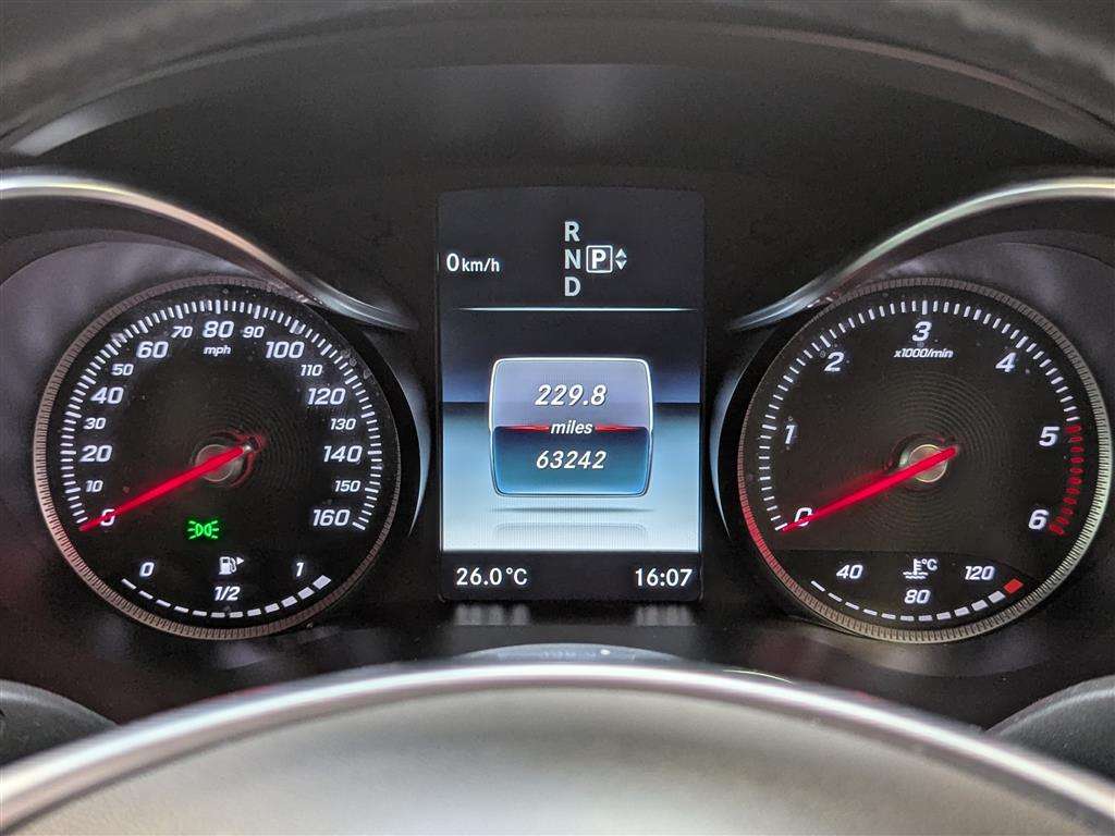 <p>2014 MERCEDES-BENZ C220 AMG LINE BLUETEC AUT</p>