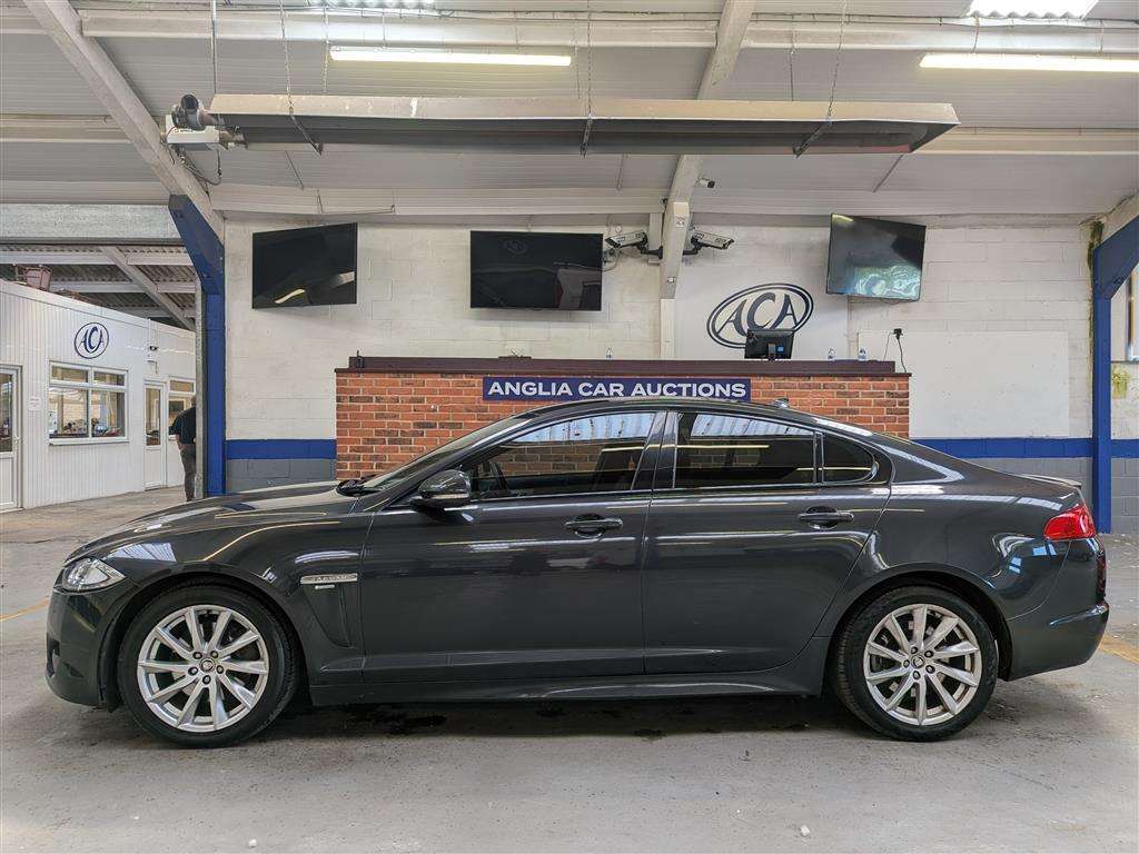 <p>2015 JAGUAR XF R-SPORT BLACK D AUTO</p>