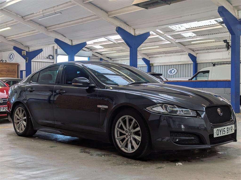 <p>2015 JAGUAR XF R-SPORT BLACK D AUTO</p>