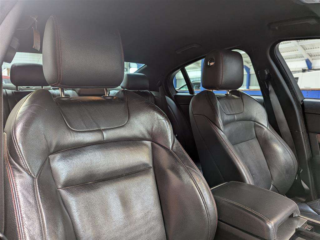 <p>2015 JAGUAR XF R-SPORT BLACK D AUTO</p>