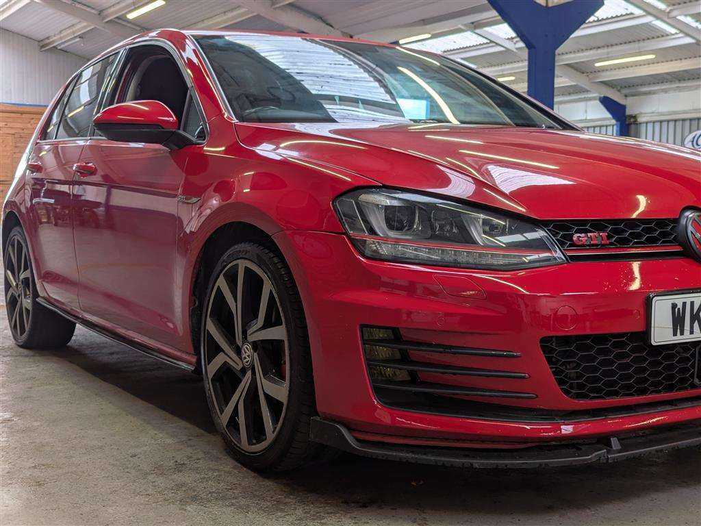 <p>2015 VOLKSWAGEN GOLF MATCH TDI BMT</p>