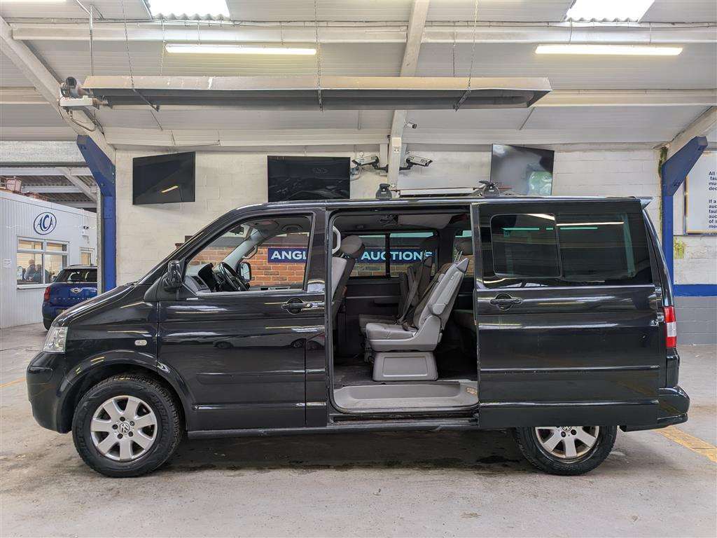 <p>2004 VOLKSWAGEN MULTIVAN Left Hand Drive.</p>