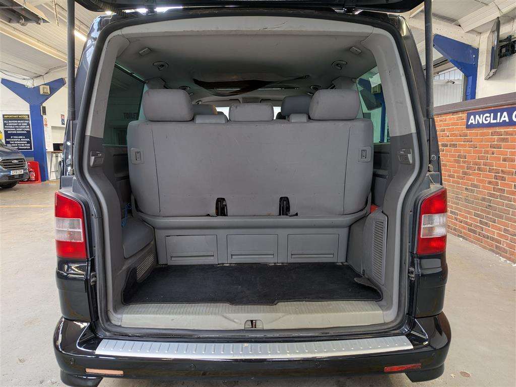<p>2004 VOLKSWAGEN MULTIVAN Left Hand Drive.</p>