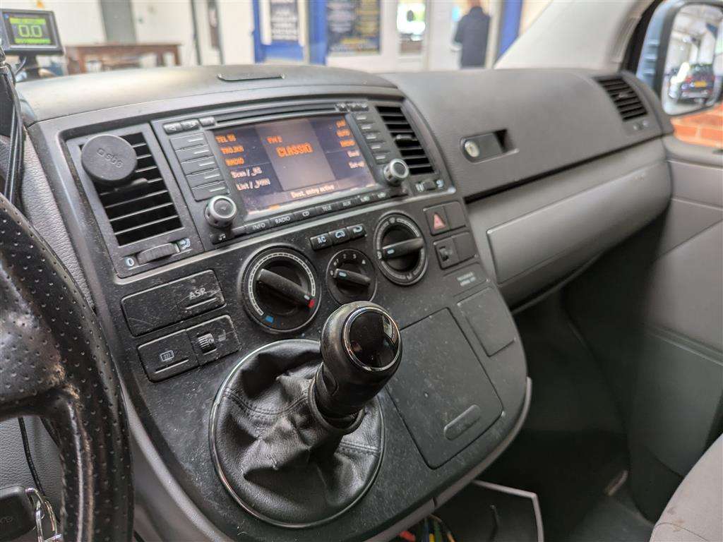 <p>2004 VOLKSWAGEN MULTIVAN Left Hand Drive.</p>