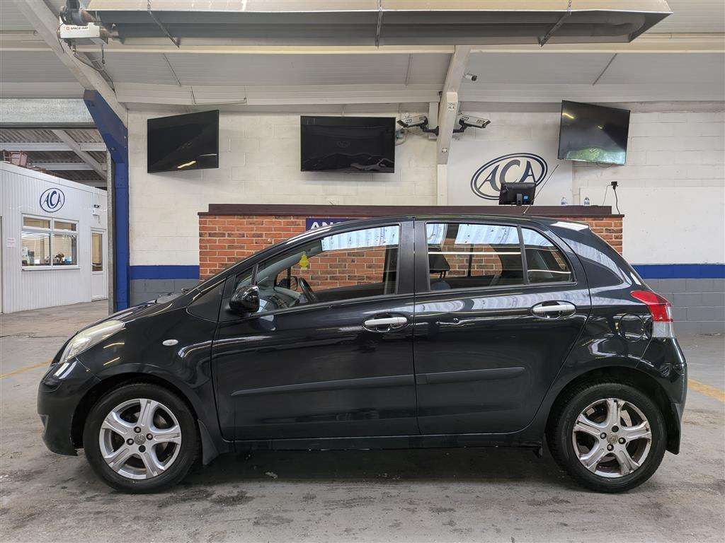 <p>2010 TOYOTA YARIS TR VVT-I</p>