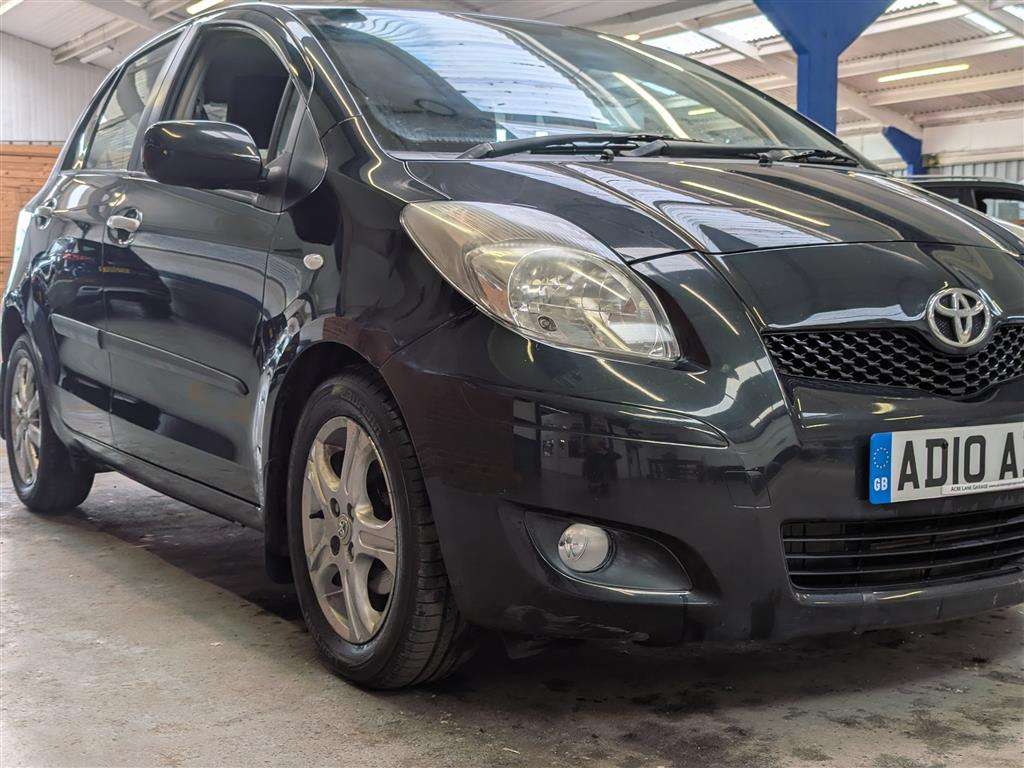 <p>2010 TOYOTA YARIS TR VVT-I</p>