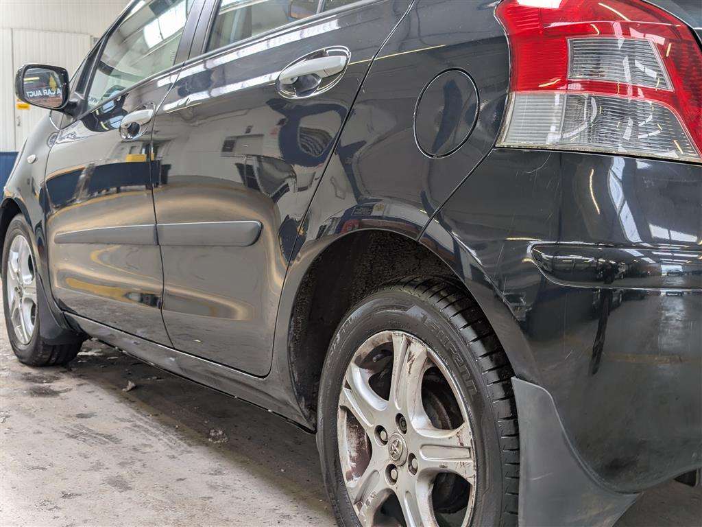 <p>2010 TOYOTA YARIS TR VVT-I</p>