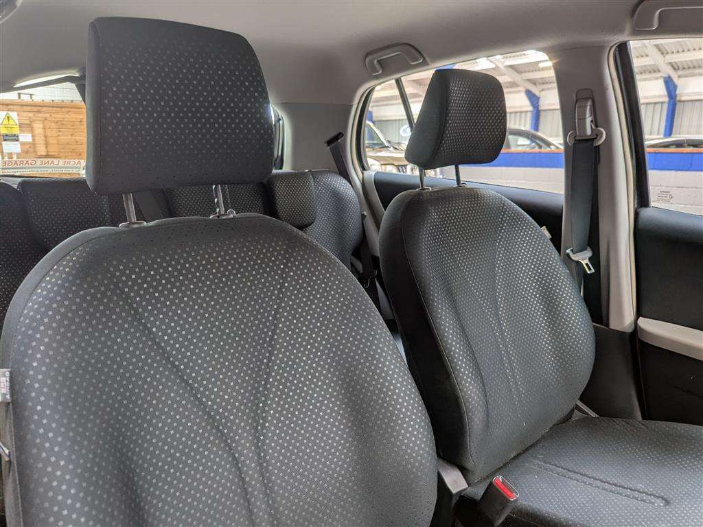 <p>2010 TOYOTA YARIS TR VVT-I</p>