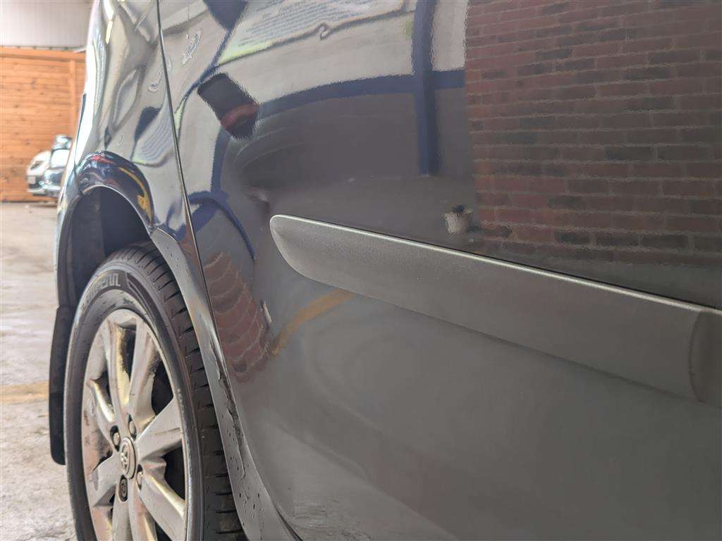 <p>2010 TOYOTA YARIS TR VVT-I</p>