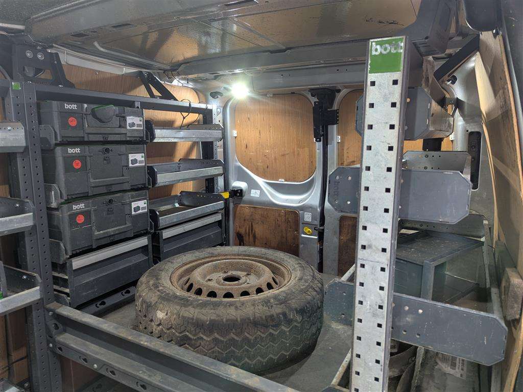 <p>2021 FORD TRANSIT CUSTOM 300 TRAIL</p>