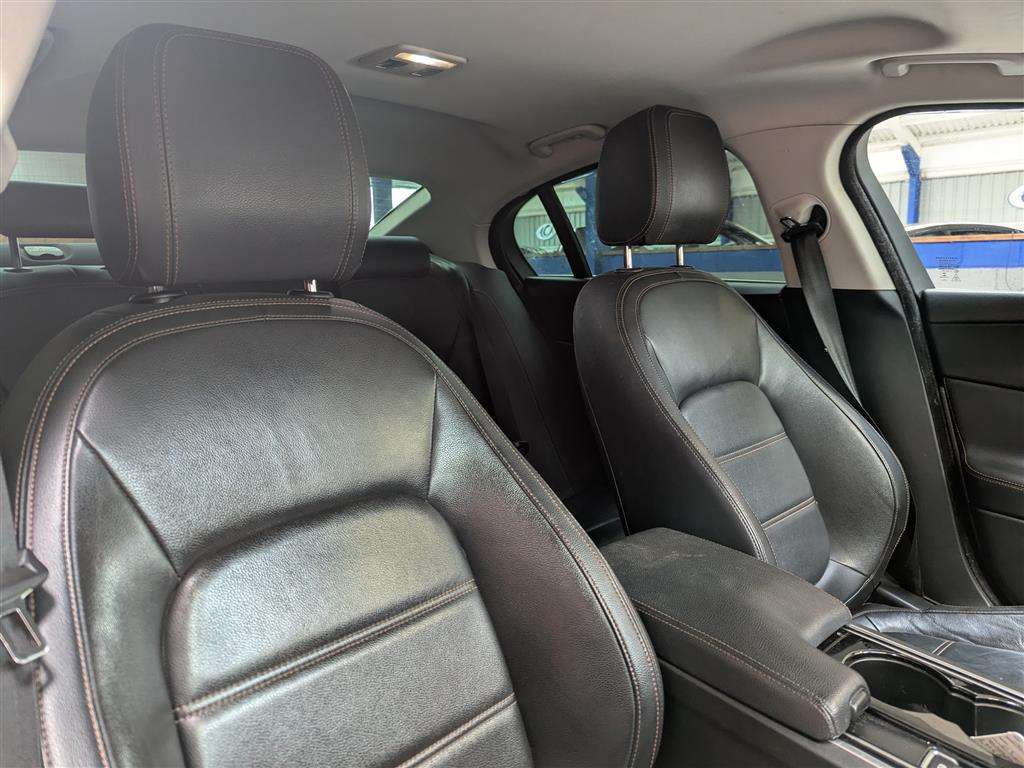 <p>2016 JAGUAR XE PRESTIGE D AUTO</p>