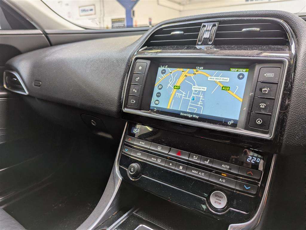 <p>2016 JAGUAR XE PRESTIGE D AUTO</p>
