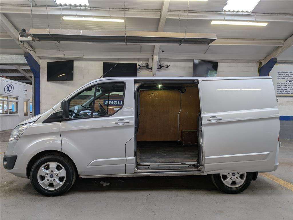 <p>2017 FORD TRANSIT CUSTOM 270 LIMITE</p>