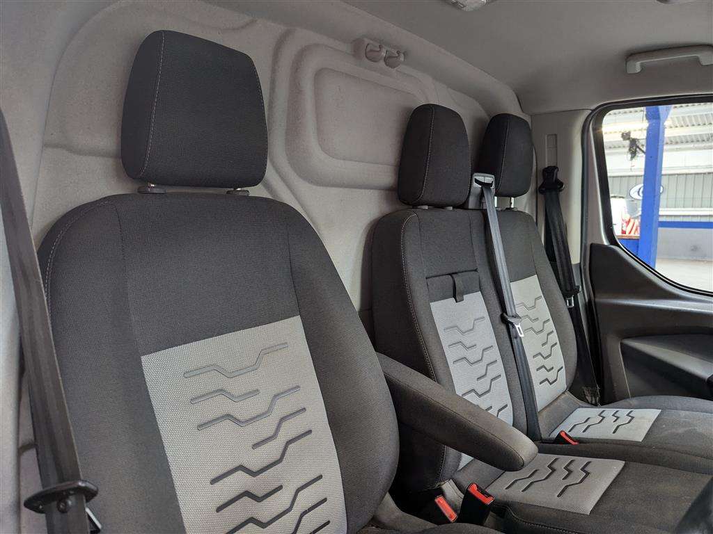 <p>2017 FORD TRANSIT CUSTOM 270 LIMITE</p>