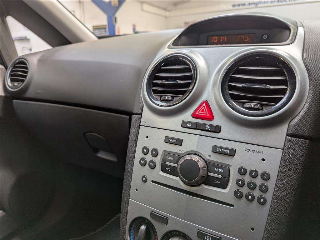 <p>2013 VAUXHALL CORSA S ECOFLEX</p>