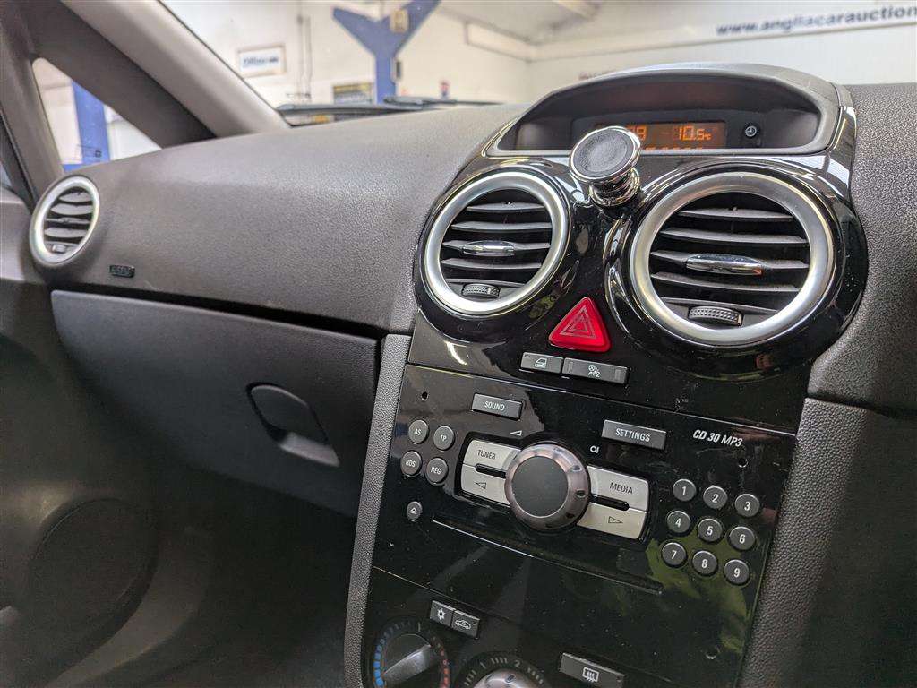 <p>2013 VAUXHALL CORSA SXI AC</p>