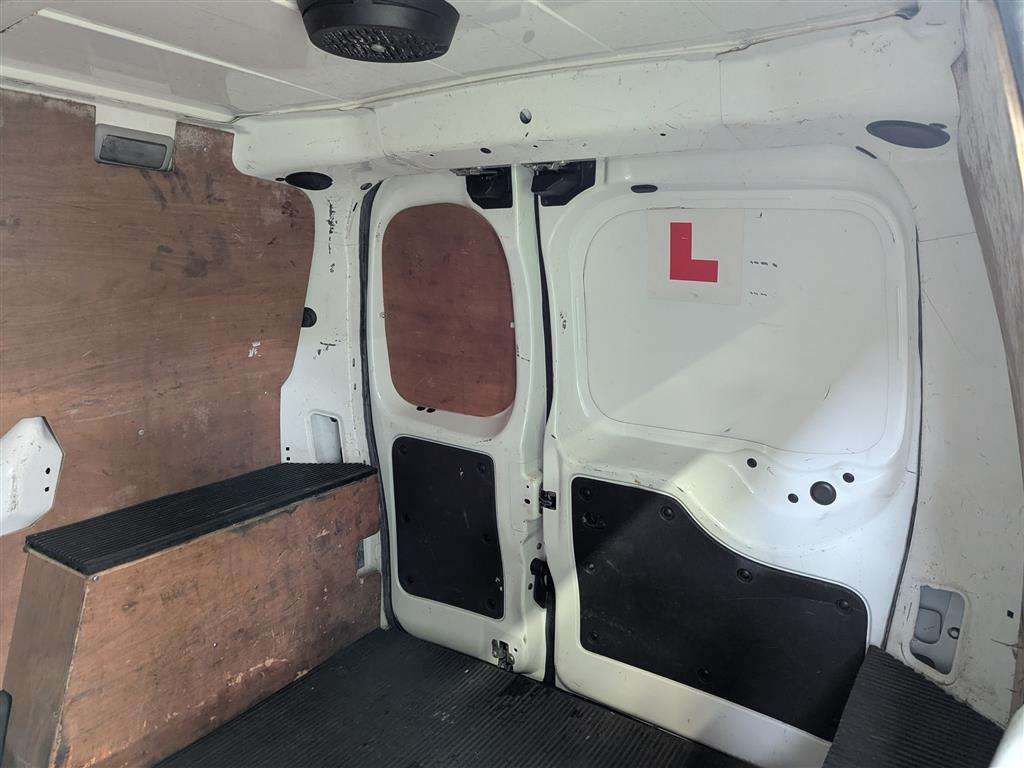 <p>2013 PEUGEOT BIPPER S HDI</p>