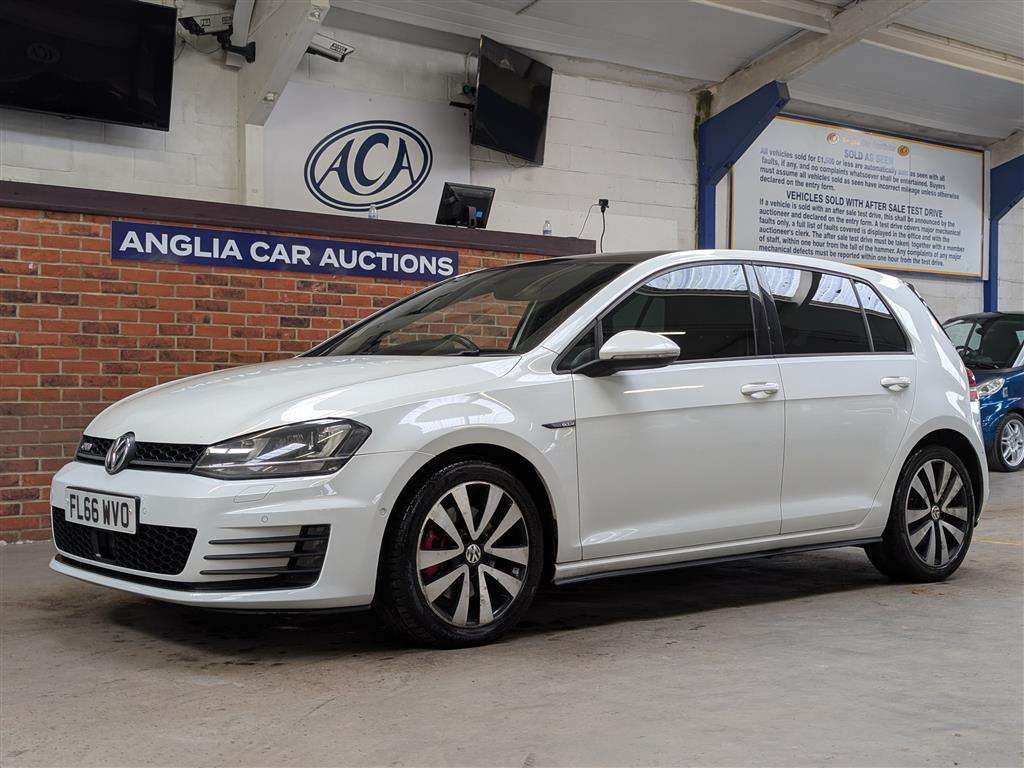 <p>2016 VOLKSWAGEN GOLF GTD S-A</p>