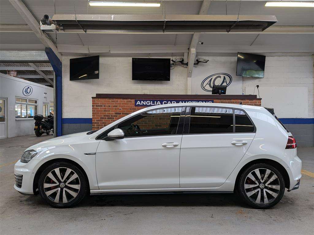 <p>2016 VOLKSWAGEN GOLF GTD S-A</p>