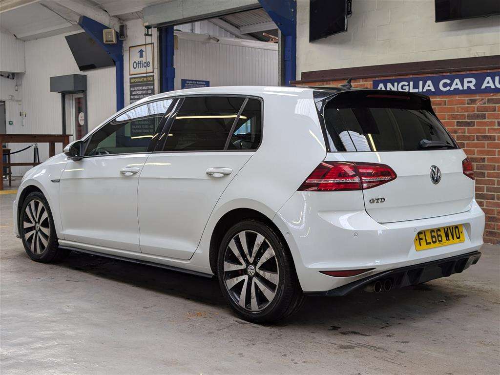 <p>2016 VOLKSWAGEN GOLF GTD S-A</p>