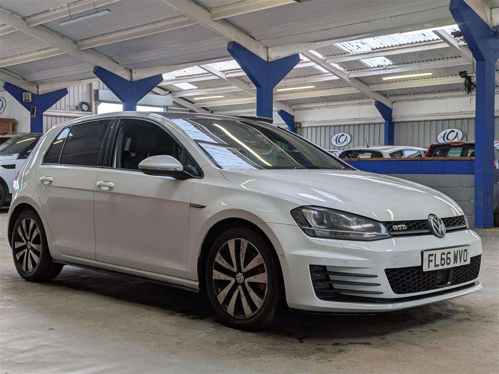 <p>2016 VOLKSWAGEN GOLF GTD S-A</p>