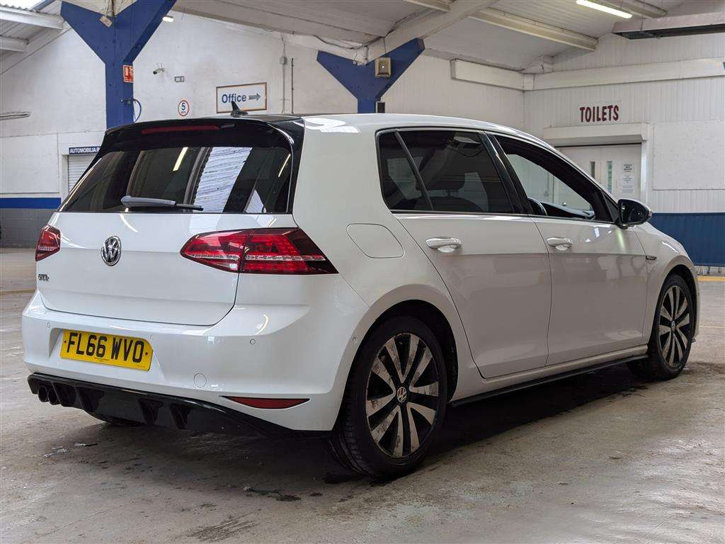 <p>2016 VOLKSWAGEN GOLF GTD S-A</p>