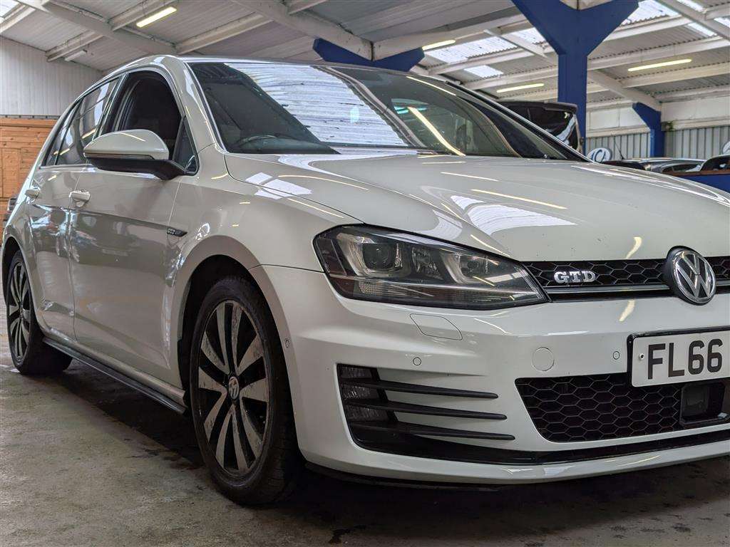 <p>2016 VOLKSWAGEN GOLF GTD S-A</p>