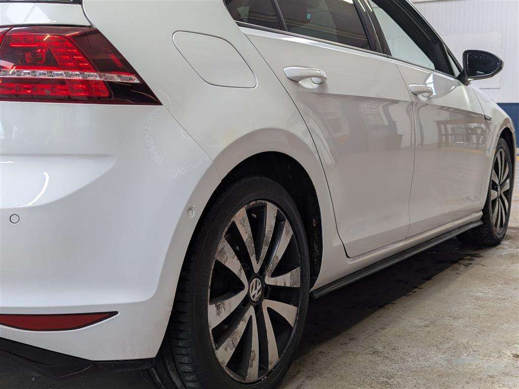 <p>2016 VOLKSWAGEN GOLF GTD S-A</p>