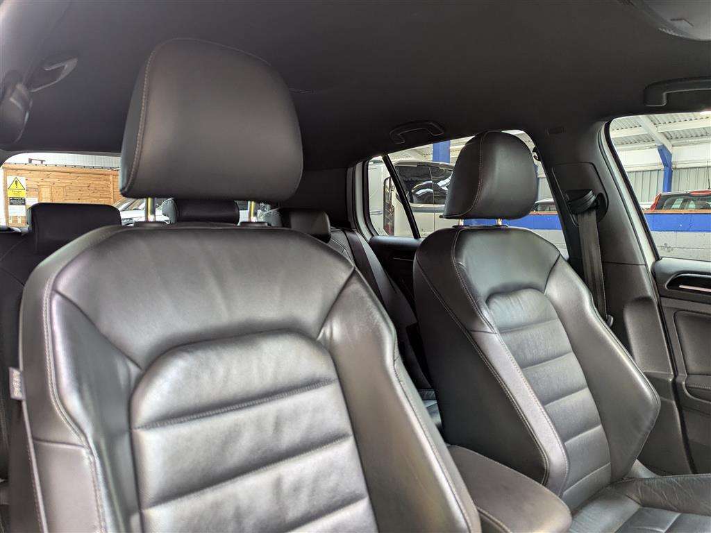 <p>2016 VOLKSWAGEN GOLF GTD S-A</p>