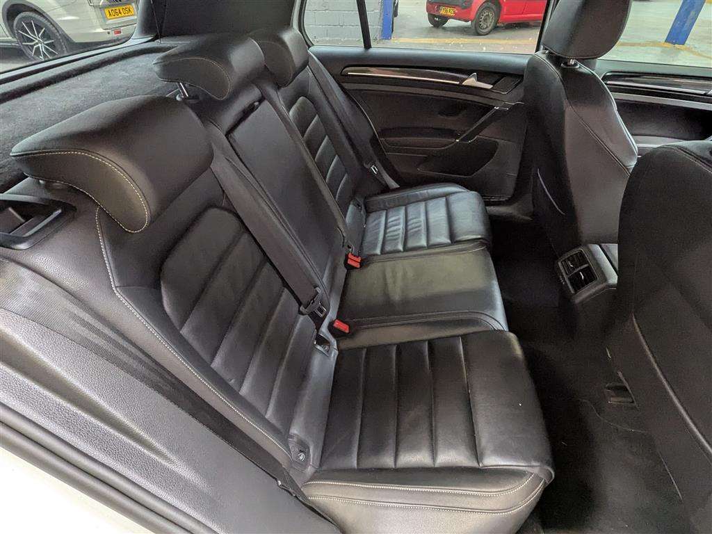 <p>2016 VOLKSWAGEN GOLF GTD S-A</p>