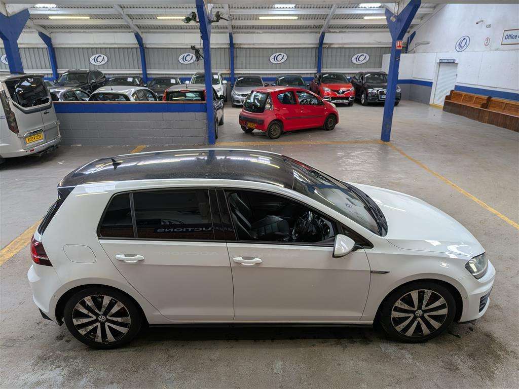 <p>2016 VOLKSWAGEN GOLF GTD S-A</p>
