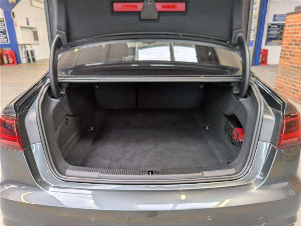 <p>2017 AUDI A6 SLINE BLACK ED TDI ULT</p>