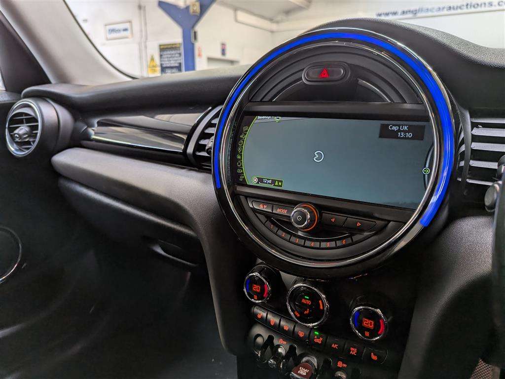<p>2014 MINI COOPER D</p>