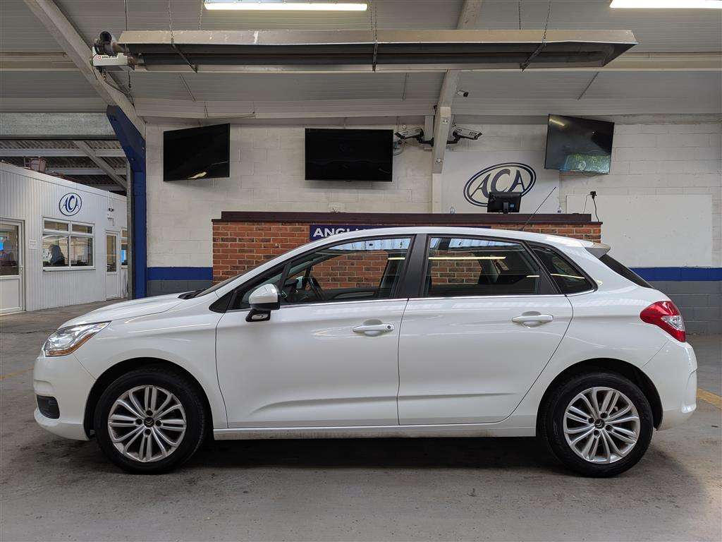 <p>2014 CITROEN C4 VTR+ HDI</p>