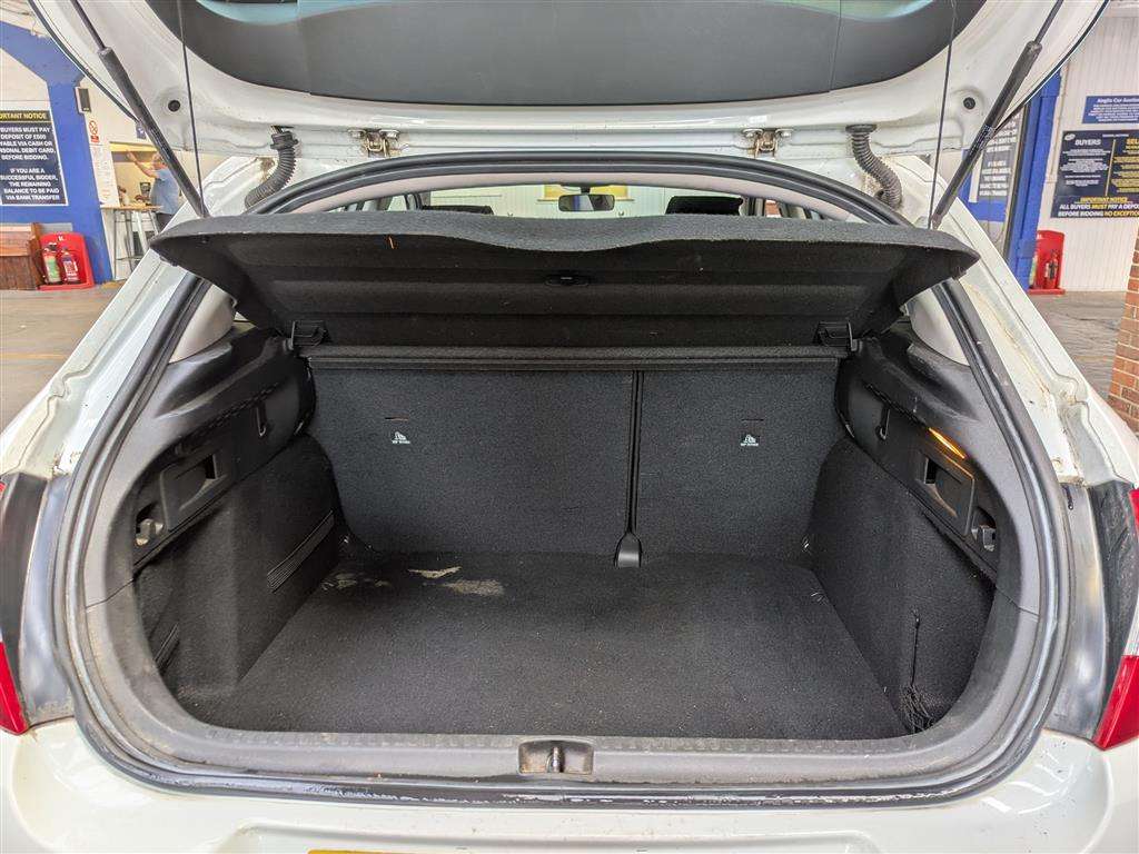 <p>2014 CITROEN C4 VTR+ HDI</p>