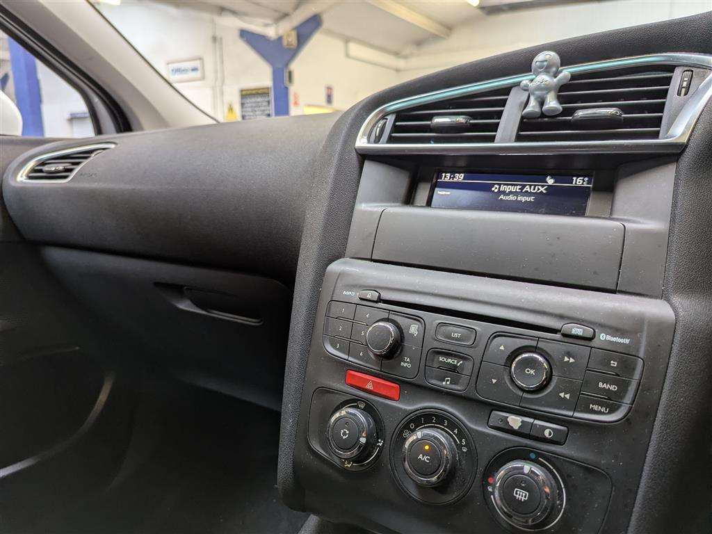 <p>2014 CITROEN C4 VTR+ HDI</p>