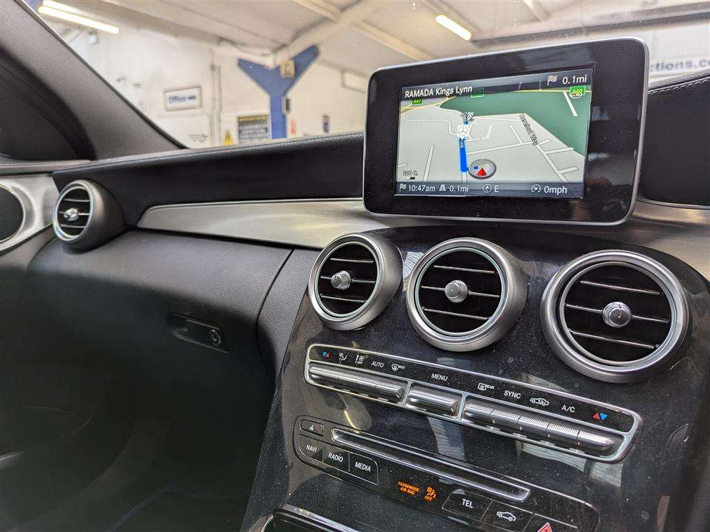<p>2015 MERCEDES-BENZ C220 AMG LINE PREM BLUETE</p>