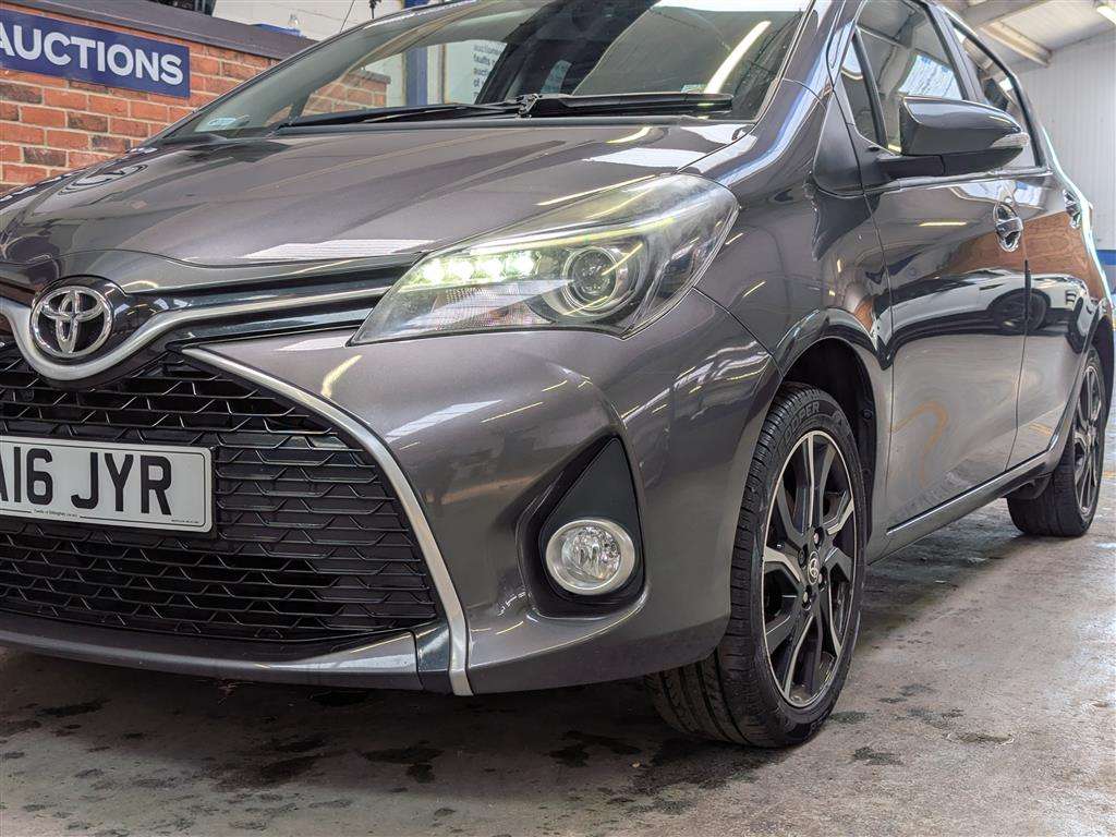 <p>2016 TOYOTA YARIS DESIGN VVT-I</p>